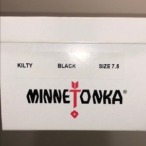 Minnetonka Kitty flat moccasins